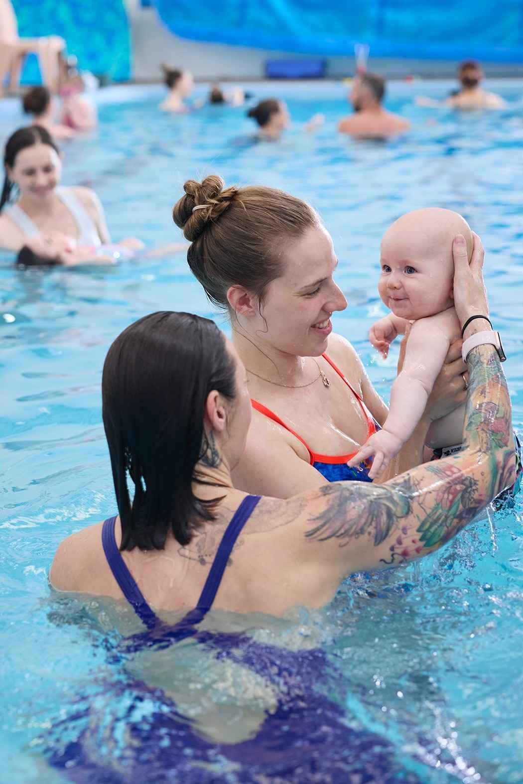 baby-swimming-lessons-melbourne-teacher-and-parent