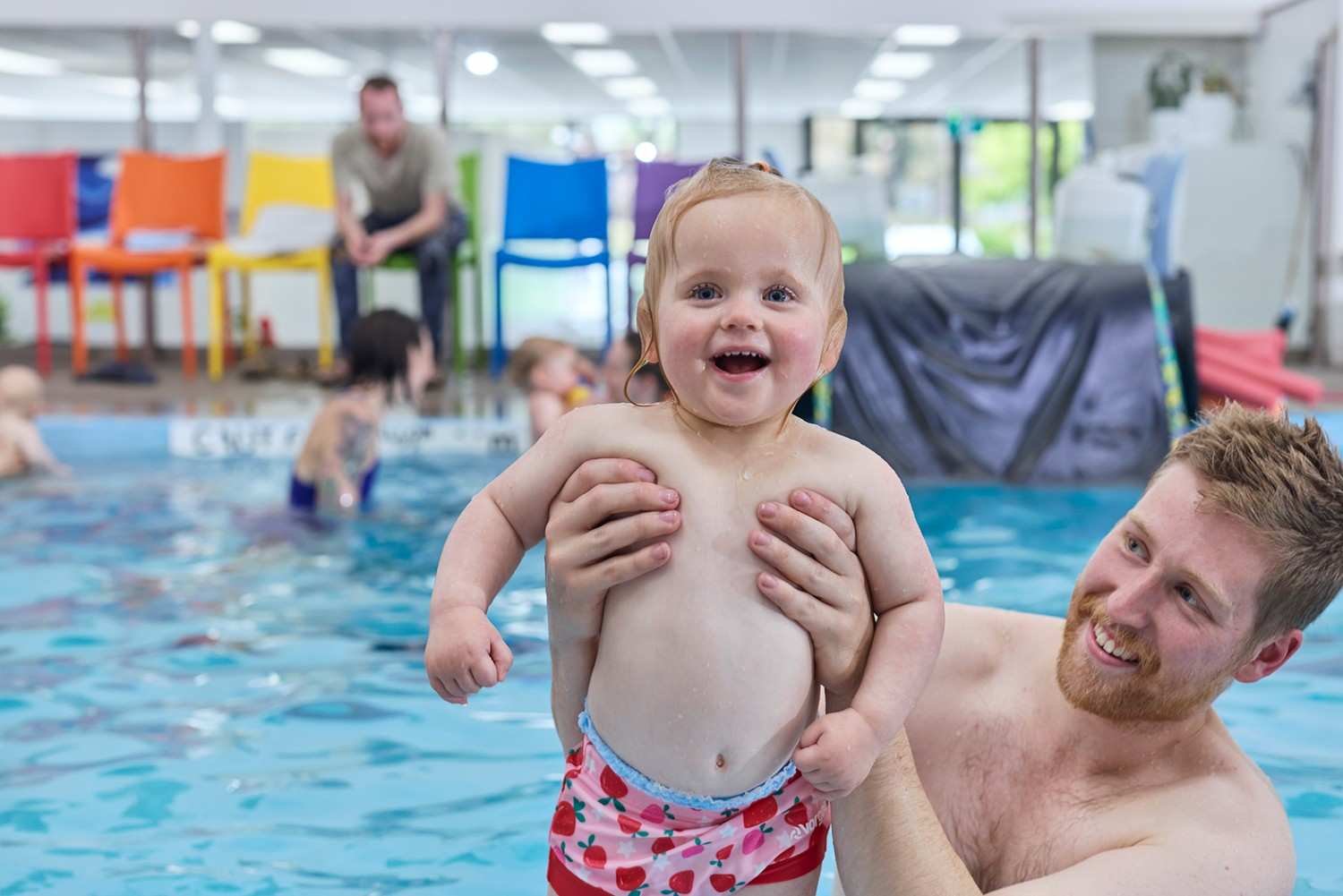 baby-swimming-lessons-dad-holding-baby